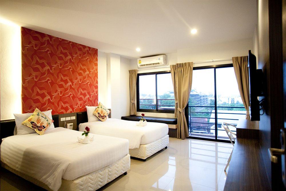 Chill Patong Hotel Kültér fotó