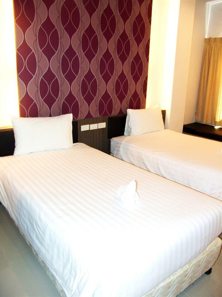 Chill Patong Hotel Kültér fotó
