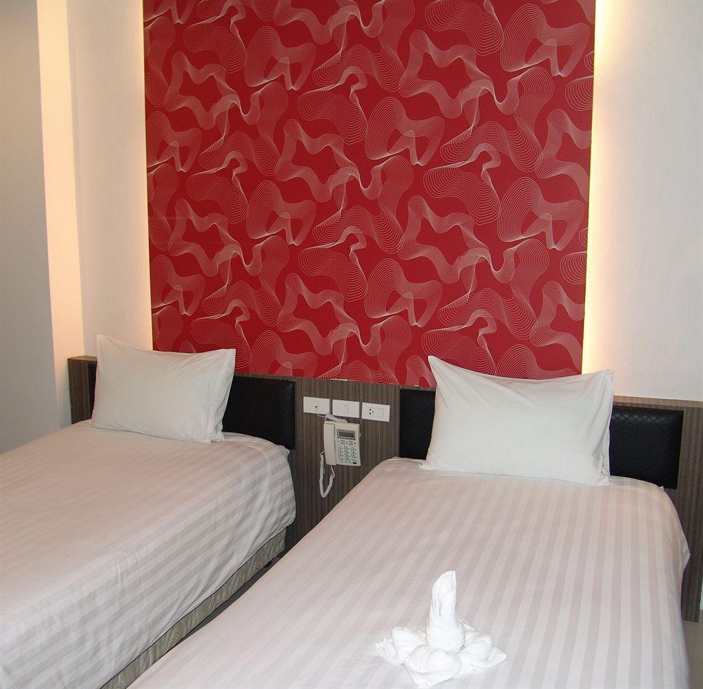 Chill Patong Hotel Kültér fotó