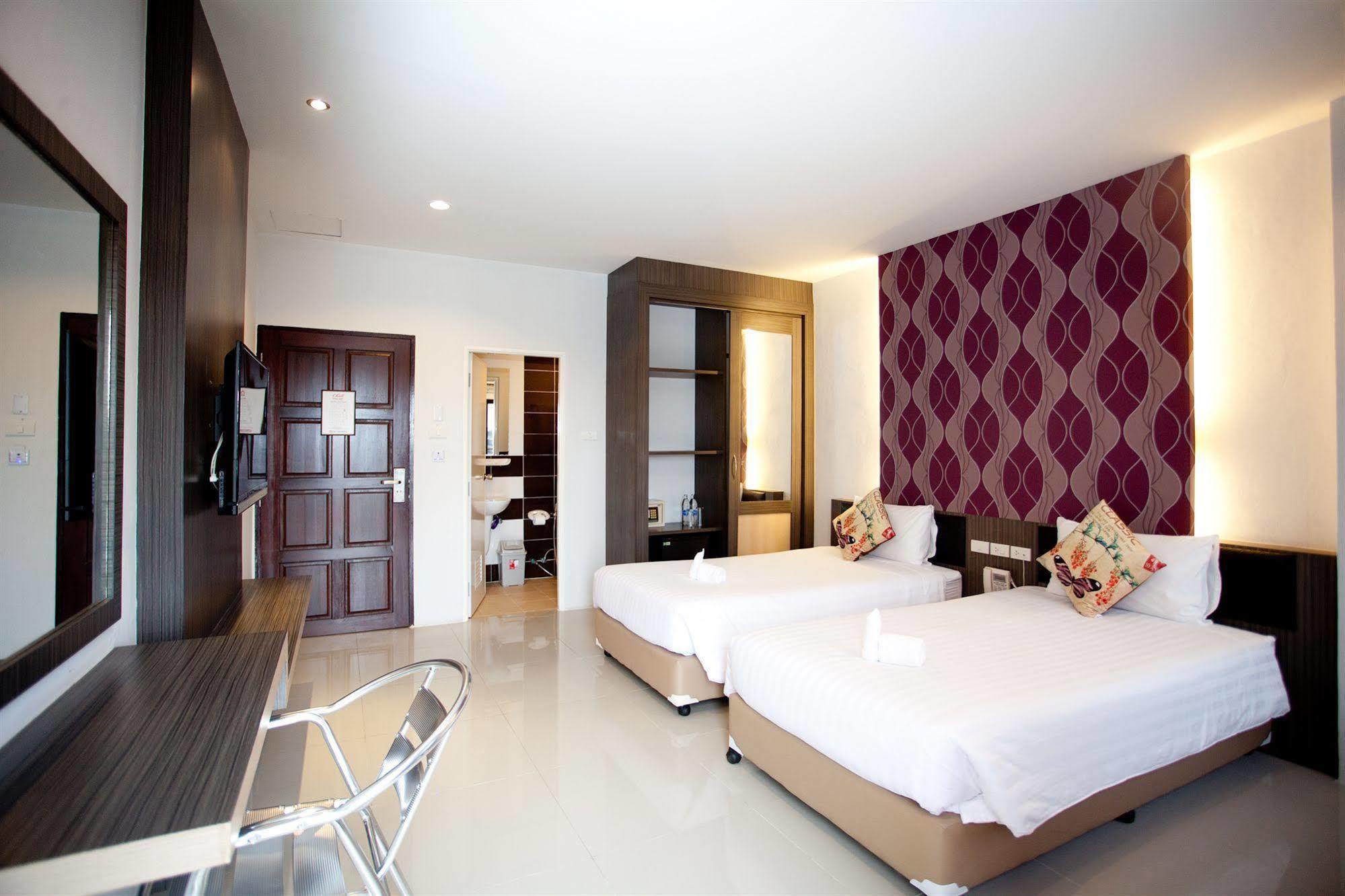Chill Patong Hotel Kültér fotó