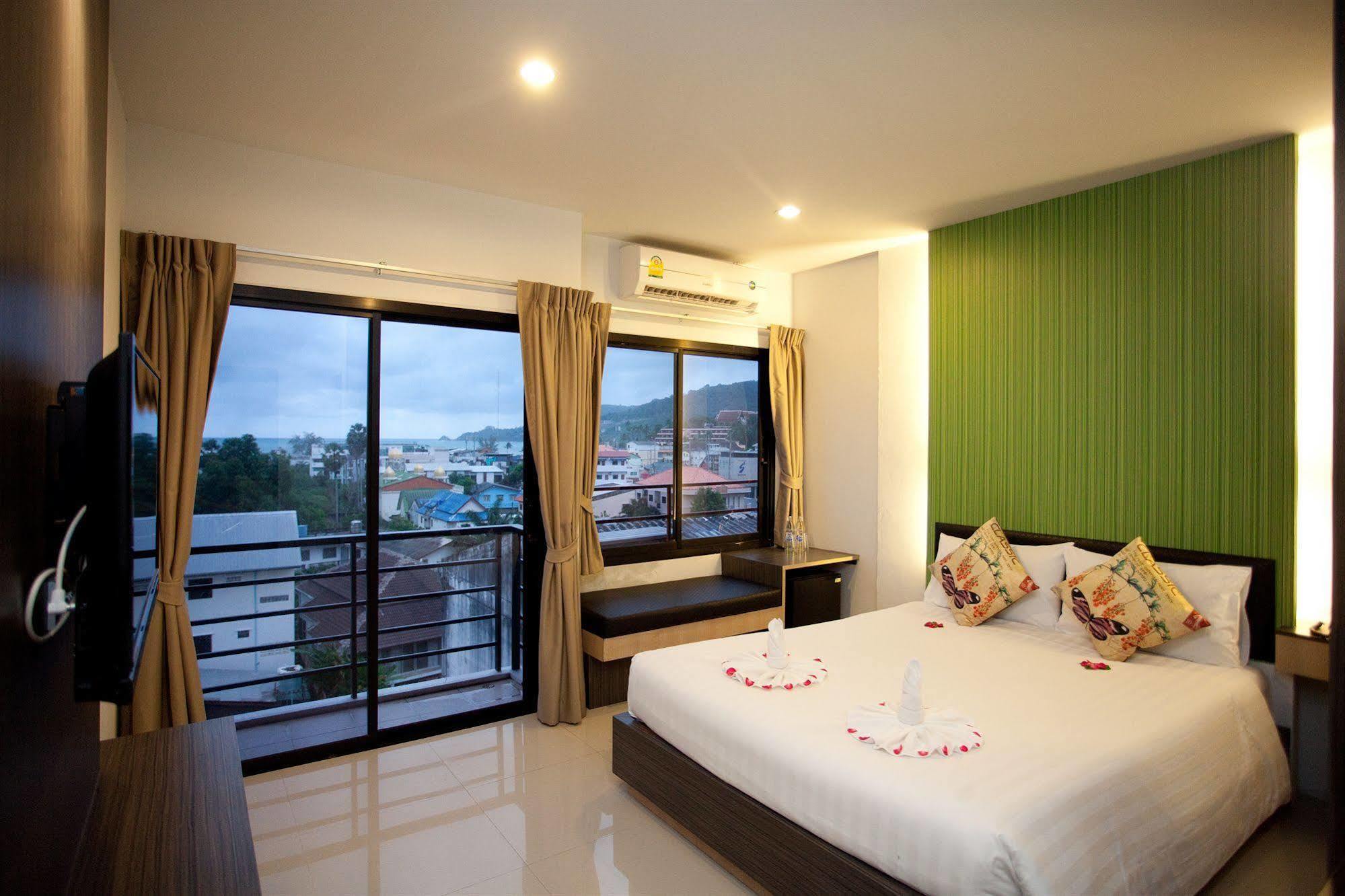 Chill Patong Hotel Kültér fotó