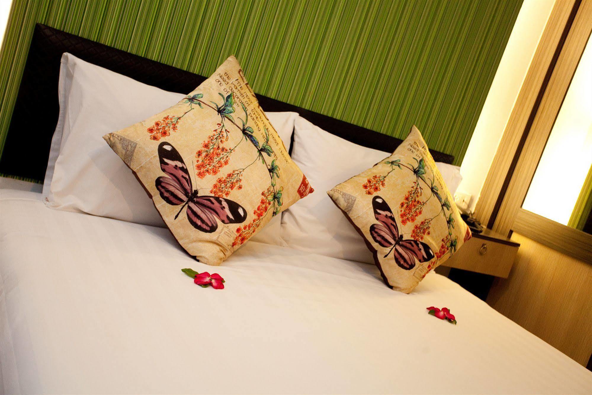 Chill Patong Hotel Kültér fotó